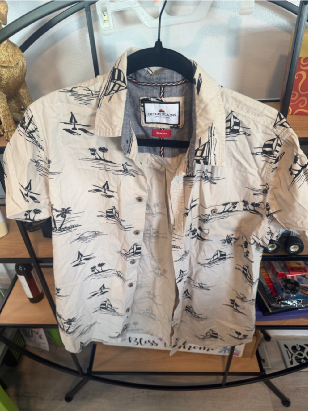 Men's Ditch Plains Casual Button Down Shirt Size M Beige Black Print